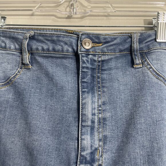 Fashion Nova Blue Jeans – Women's Size 18, Curve-Hugging Stretch Denim - Picture 7 of 12